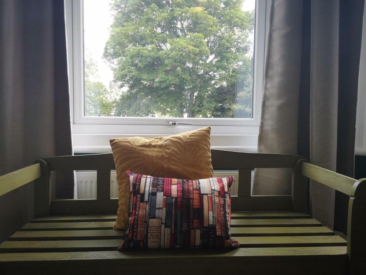 Bouverie Escape: Kent Serviced Apartment with Wi-Fi Folkestone Exterior photo